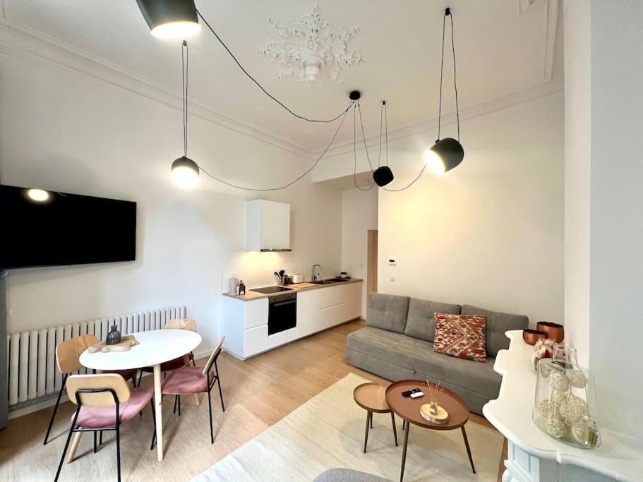 L'Escapade Chic - Cathedrale, Saint Lambert Apartment เลียจ ภายนอก รูปภาพ