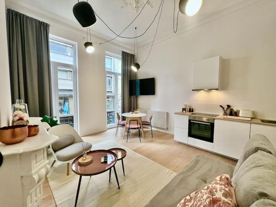 L'Escapade Chic - Cathedrale, Saint Lambert Apartment เลียจ ภายนอก รูปภาพ