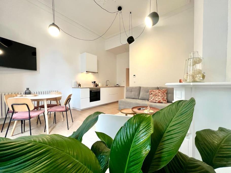 L'Escapade Chic - Cathedrale, Saint Lambert Apartment เลียจ ภายนอก รูปภาพ